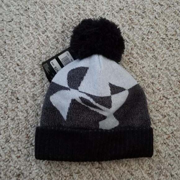 Under Armour Other - Under Armour Boys Pompom Beanie